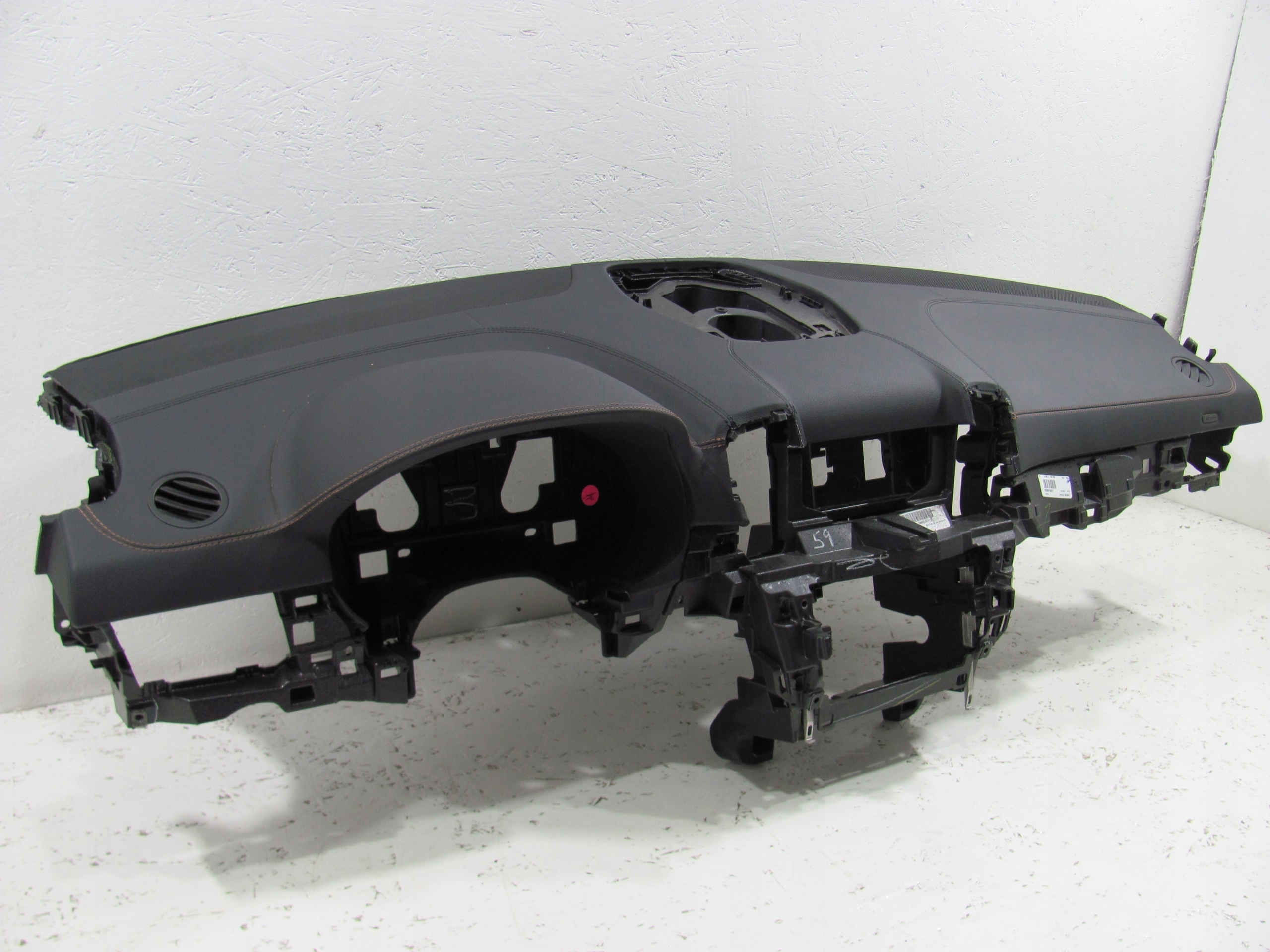 1. Facelift dashboard Black/Red stich - 2