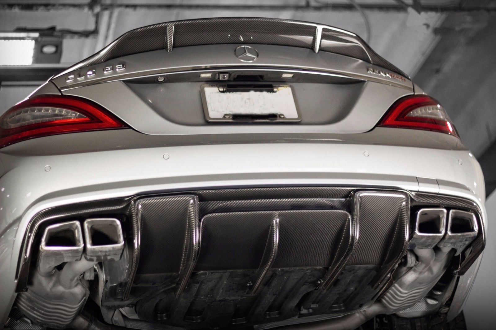 1. Carbon diffuser till AMG spoiler sport. - 2