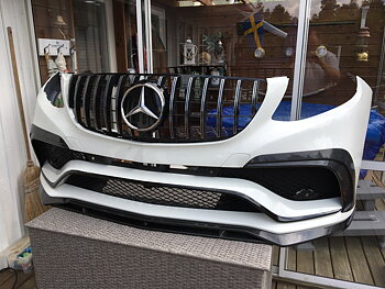 1. CKM Carbon V2 B-Look front lip 1pcs