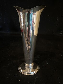 Vas  i Äkta silver. Sterling silver.Design T Eldh.Ny, oanvänd från 1957