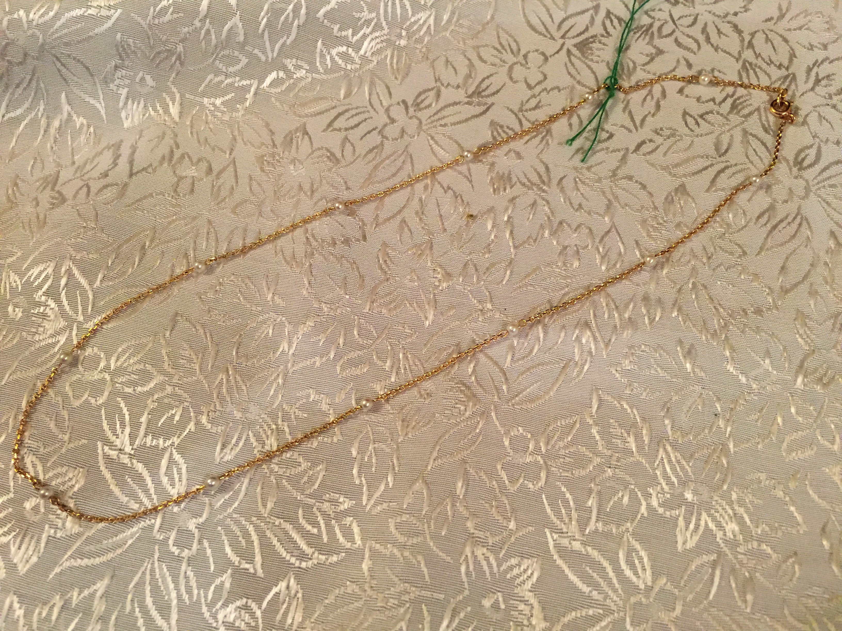 Halsband.18karat guld med äkta odlade pärlor. -50talet.42cm.