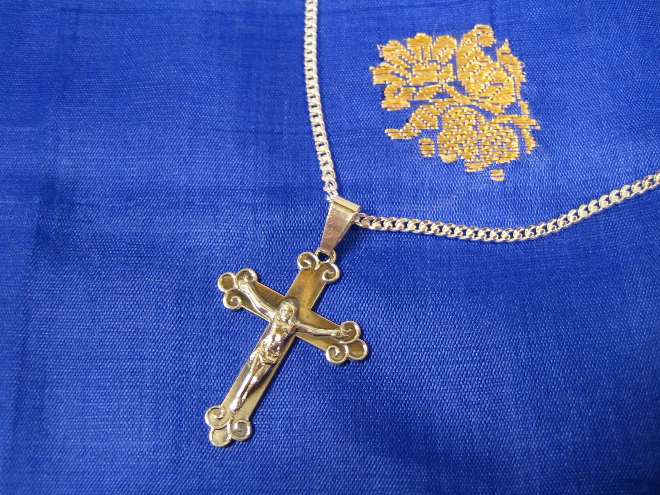 Kors i silver med Kristusbild. - 2
