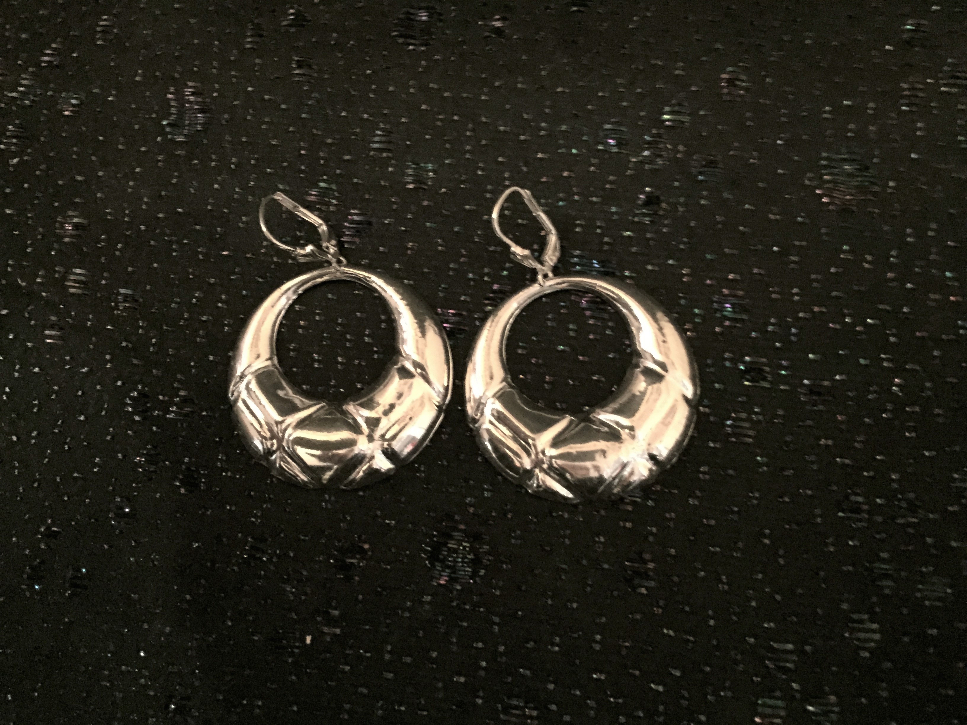  Örhängen i äkta silver   Stämplade med svenska stämplar,925 sterling silver.  Diameter : 35mm  - 3