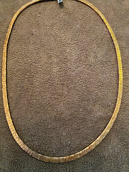 Halsband i äkta förgyllt sterling silver . 42cm långt