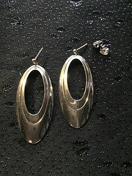 örhängen i äkta silver   Stämplade med svenska stämplar,925 sterling silver.  Storlek: 50mm långa, 23mm