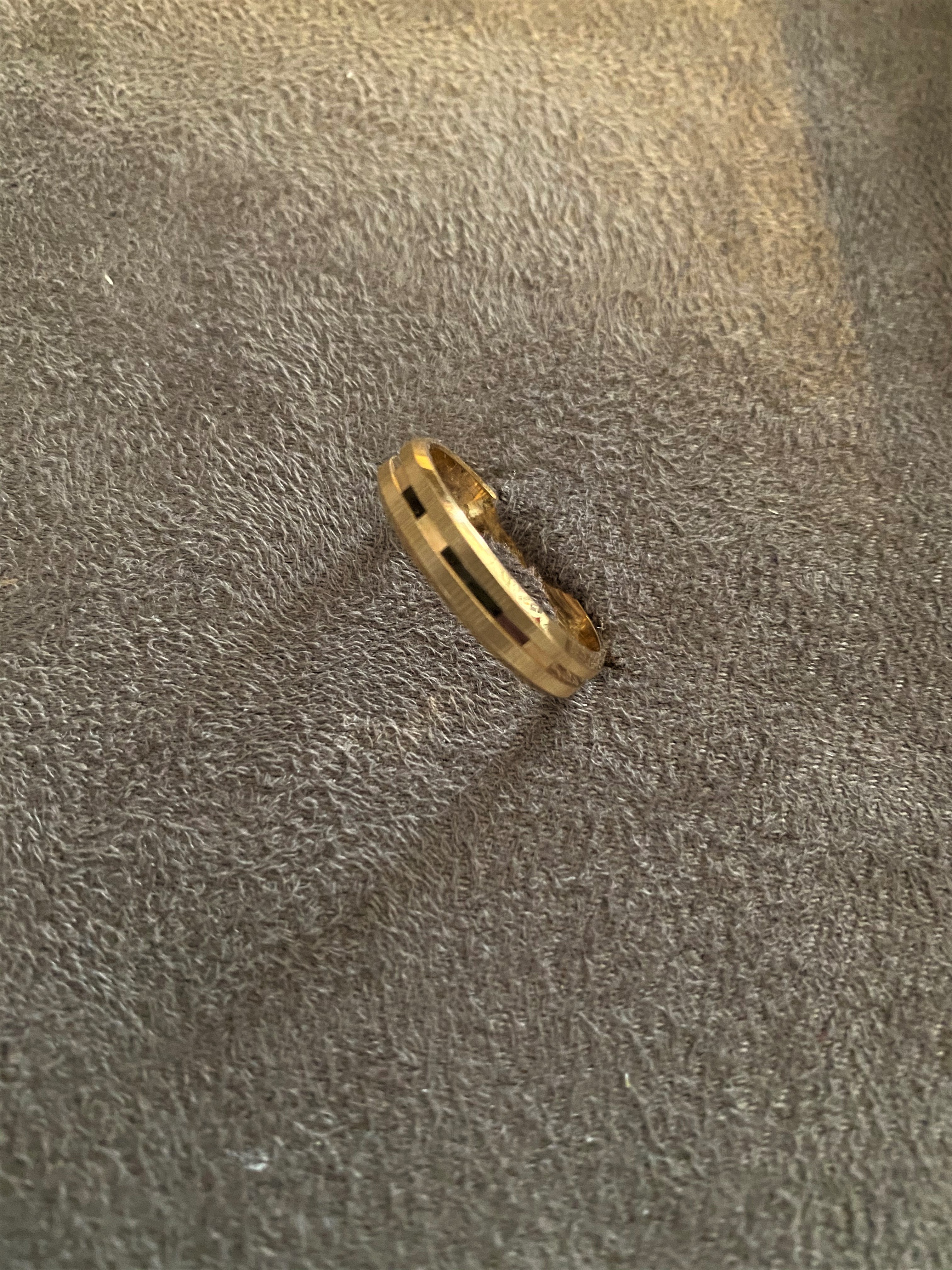 Ring i 18 karat guld med vackert mönster. St 17,5. 1971 - 2