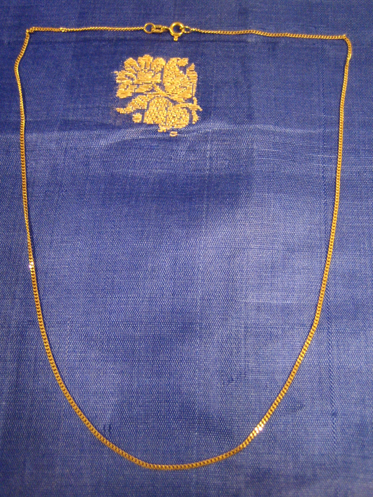 Guldkedja i 18 karat guld.Modell Pansar. 50 cm lång. 7 gram