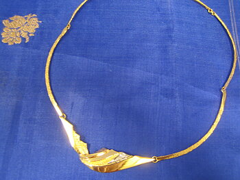 Halsband i 18K guld och briljanter. Svenskt Guldsmide Stockholm