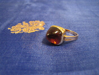 Vacker ring i 18 karat guld med citrin.