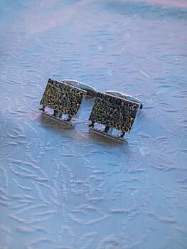 Manschettknappar i äkta silver från-70talet.  Storlek: 20X15mm.Finland.Tydliga stämplar.