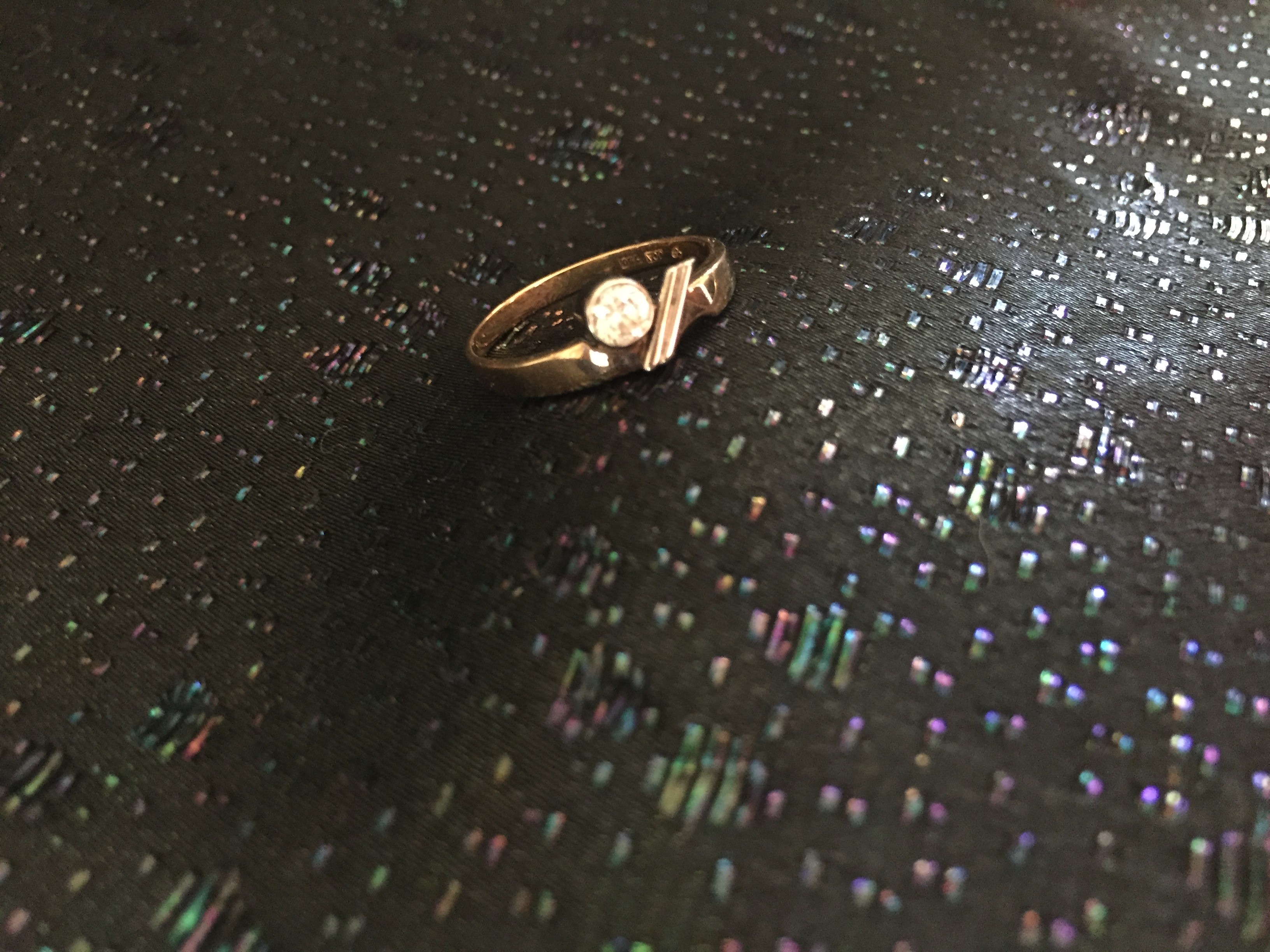 Ring i 18 karat guld med zirconia. St 18. -80talet - 2