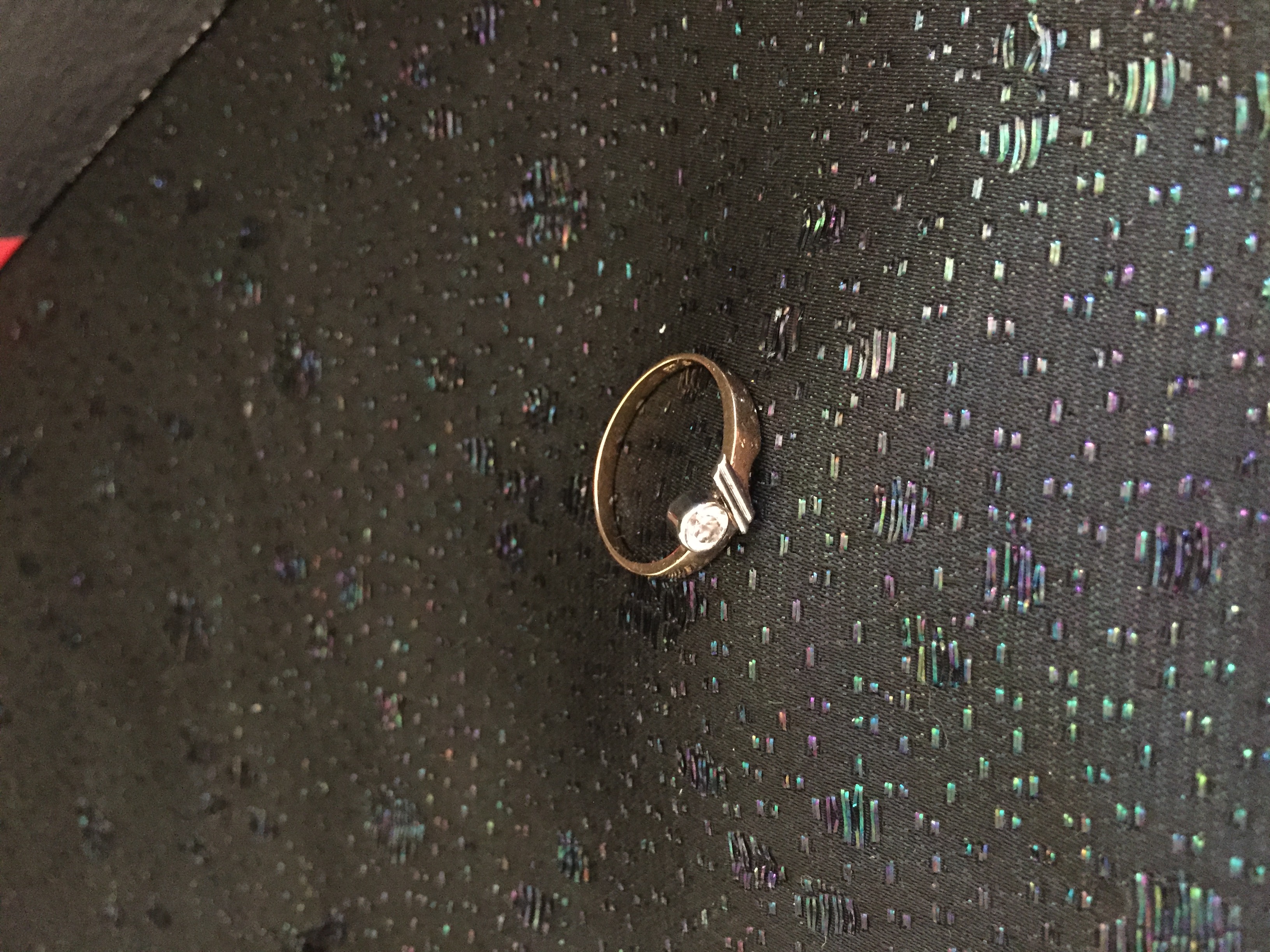Ring i 18 karat guld med zirconia. St 18. -80talet - 3