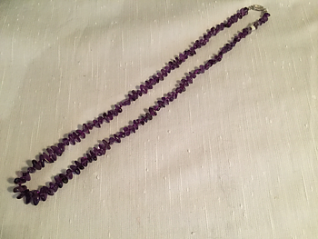 Halsband med äkta ametister
