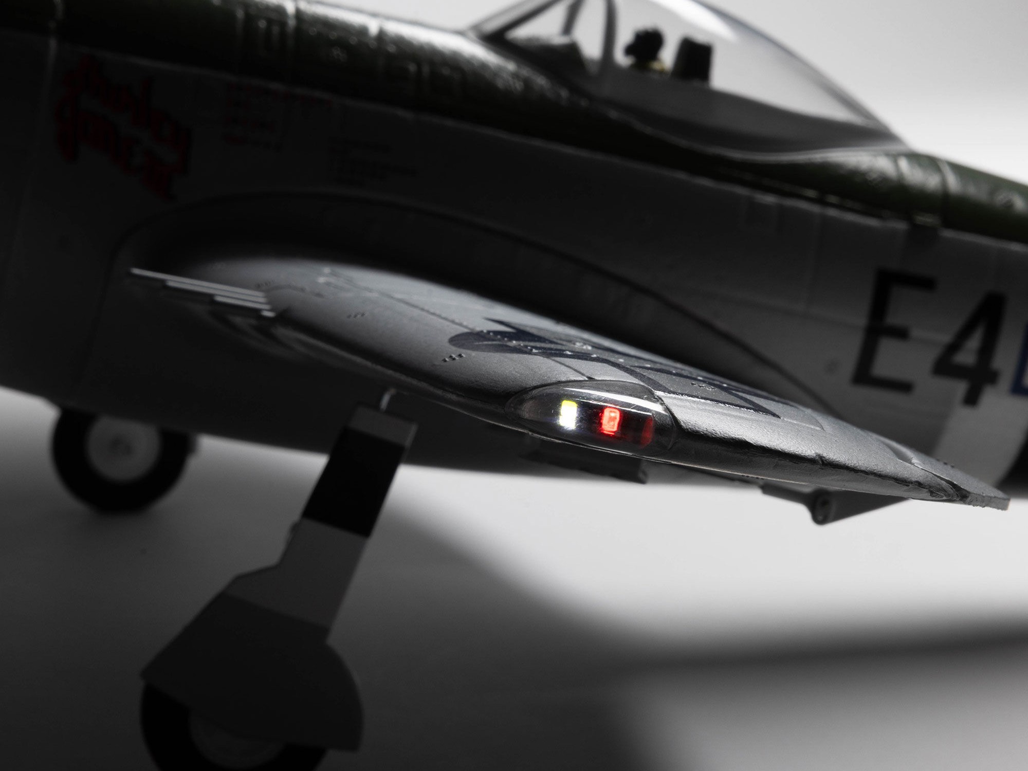 E-Flite EFL07050 Micro P-47 Thunderbolt 625mm BNF Basic with AS3X+ and SAFE Select - 33