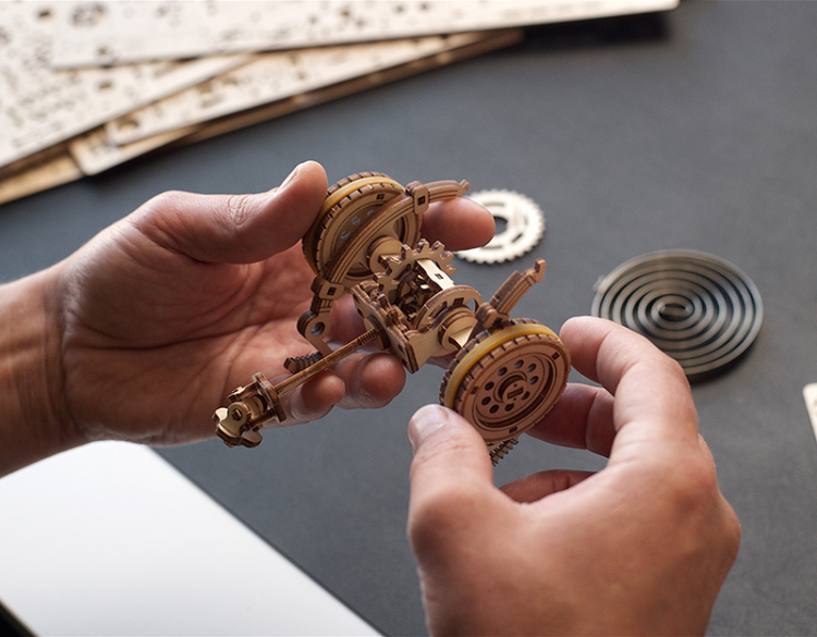 Ugears Pickup Lumberjack - 10