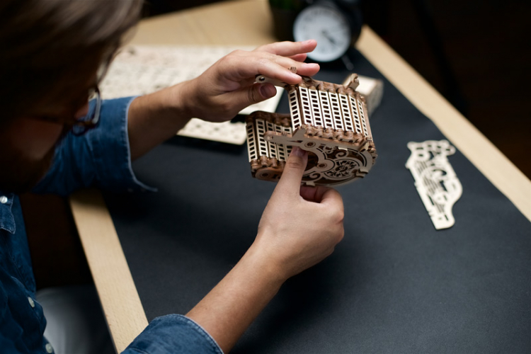 Ugears Mechanical Celesta - 16