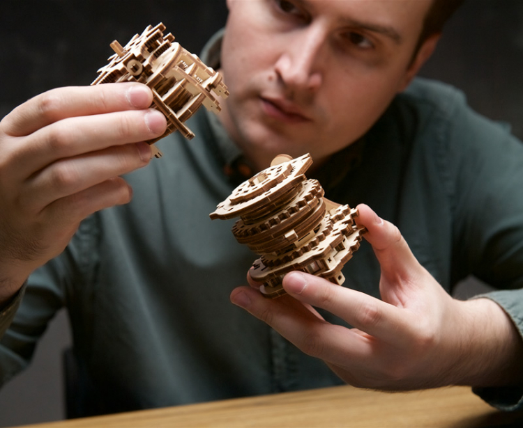 Ugears Mad Hornet Airplane* - 16