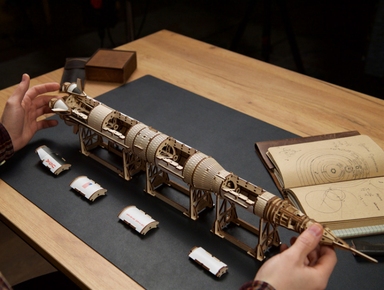Ugears NASA Saturn V - 6