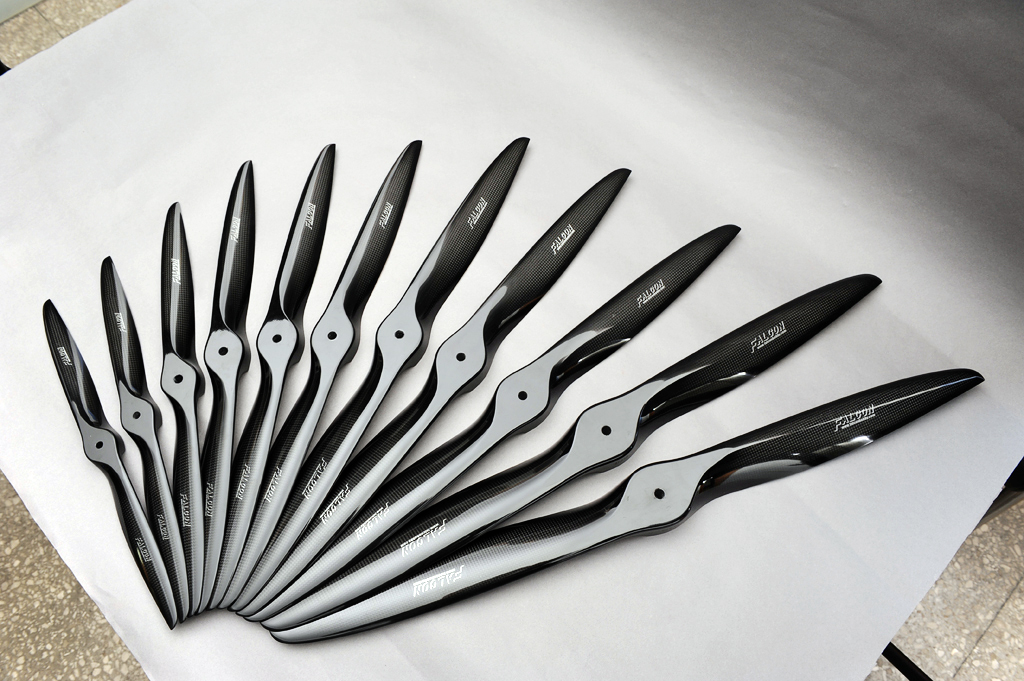 Gas Carbon Propeller - 18x11
