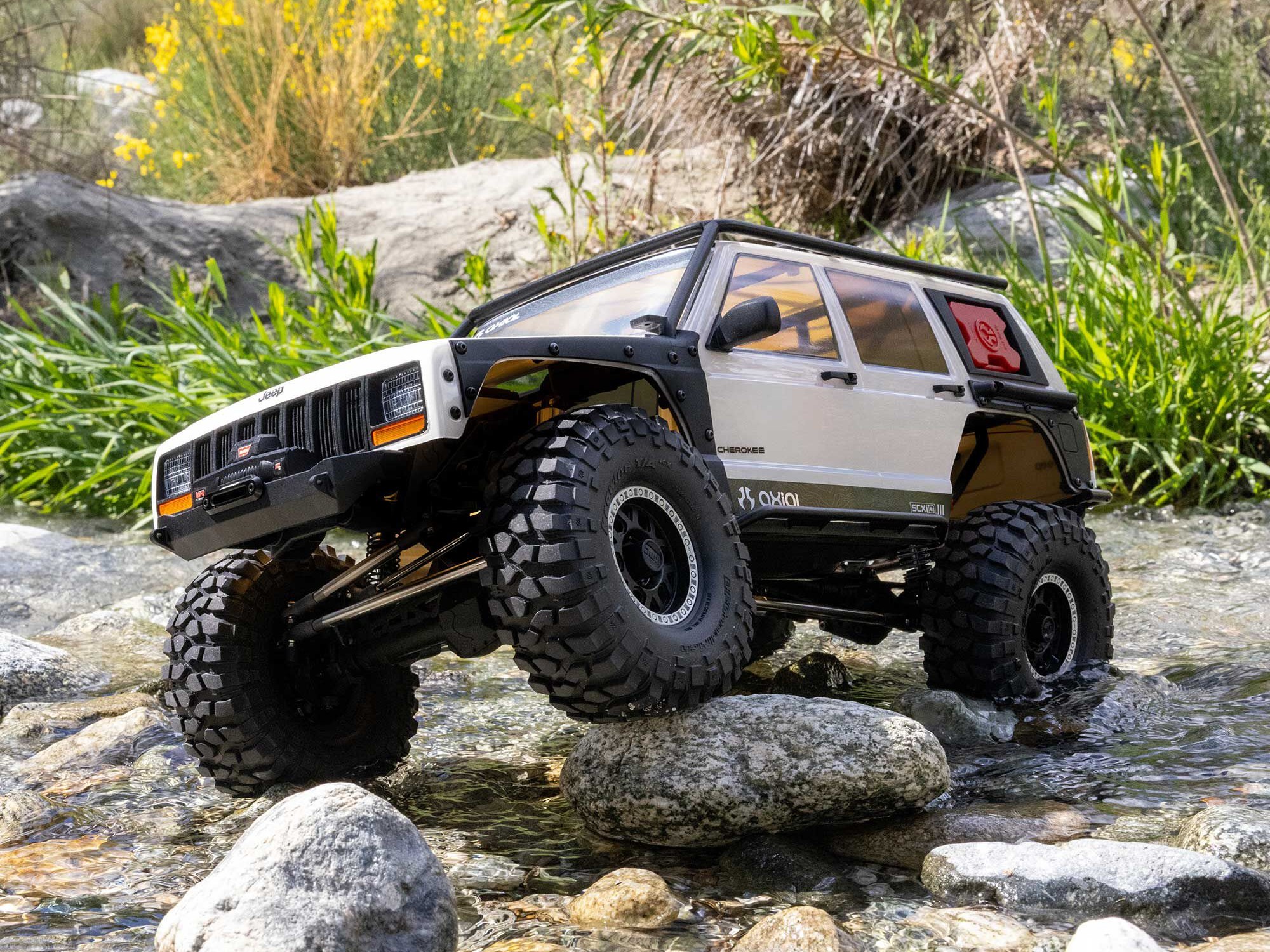 Axial AXI-2037T2 1/10 SCX10 III Jeep Cherokee XJ 4X4 RTR Brushed Rock Crawler, White - 25