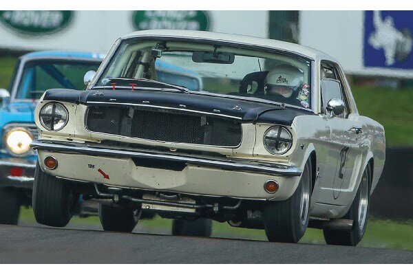 Scalextric Mustang Bill & Fred Shepherd, Goodwood Revival C4353