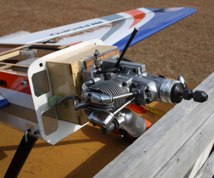 Saito FG-21 21cc 4-takts Bensinmotor - 3