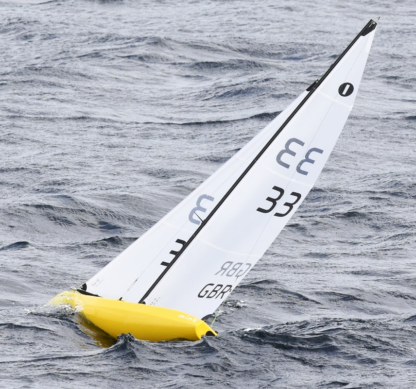 Joysway 8820PY Sailboat Mint IOM PNP Pearl Yellow - 3
