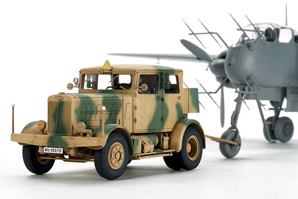 TAMIYA 32593 1/48 German Heavy Tractor SS-100