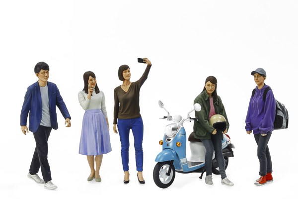 TAMIYA 24356 1:24 Campus Friends Set 2