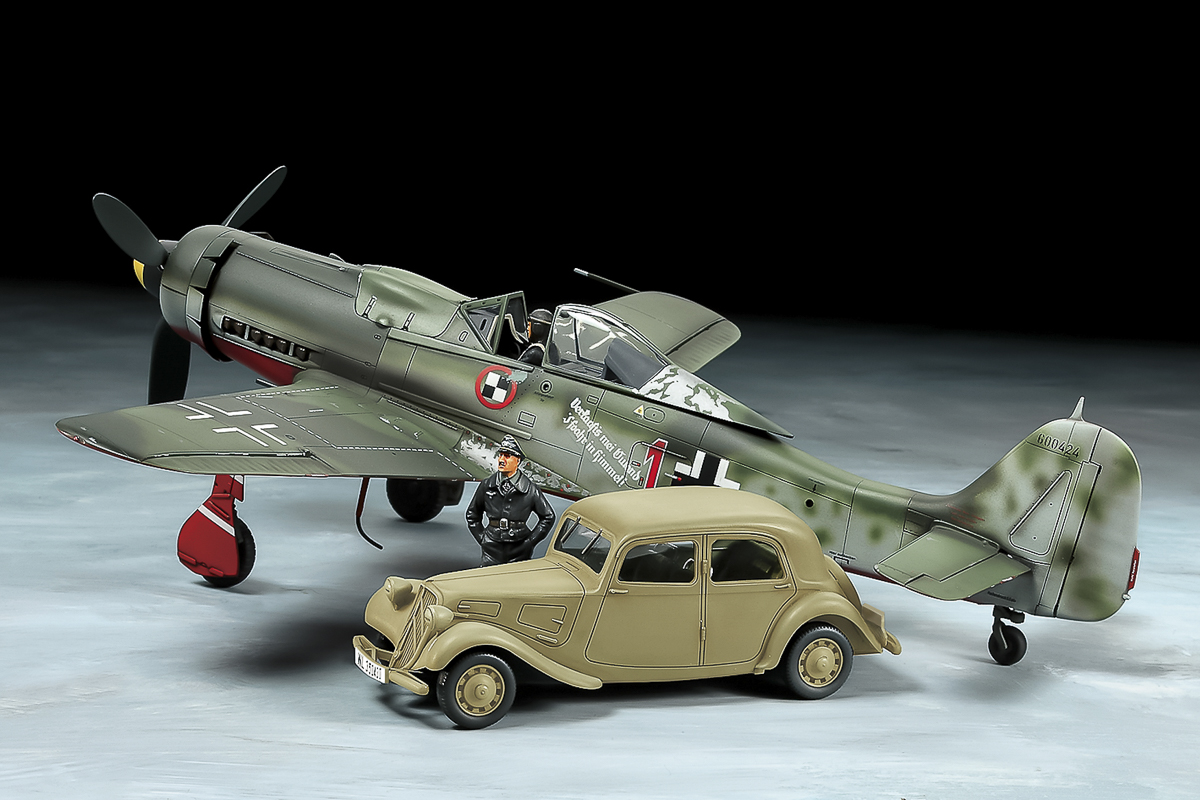 TAMIYA 1/48 Focke-Wulf Fw190 D-9 JV44 & Citroën Traction  25213