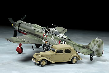 TAMIYA 1/48 Focke-Wulf Fw190 D-9 JV44 & Citroën Traction  25213