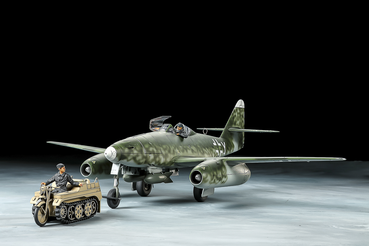 TAMIYA  1/48 Messerschmitt Me262 A-2a w/Kettenkraftrad 25215