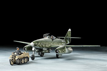 TAMIYA  1/48 Messerschmitt Me262 A-2a w/Kettenkraftrad 25215