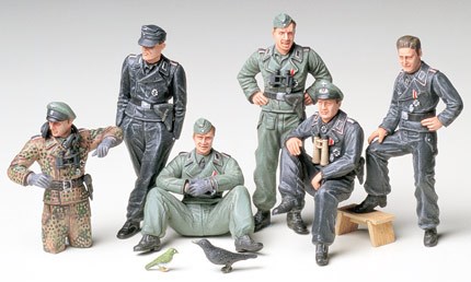 Tamyia 35201 1/35 GERMAN TANK CREW AT REST