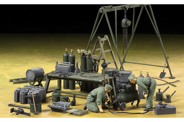 Tamiya 37023 1/35 German Field Maintenance Team & Equipment Set