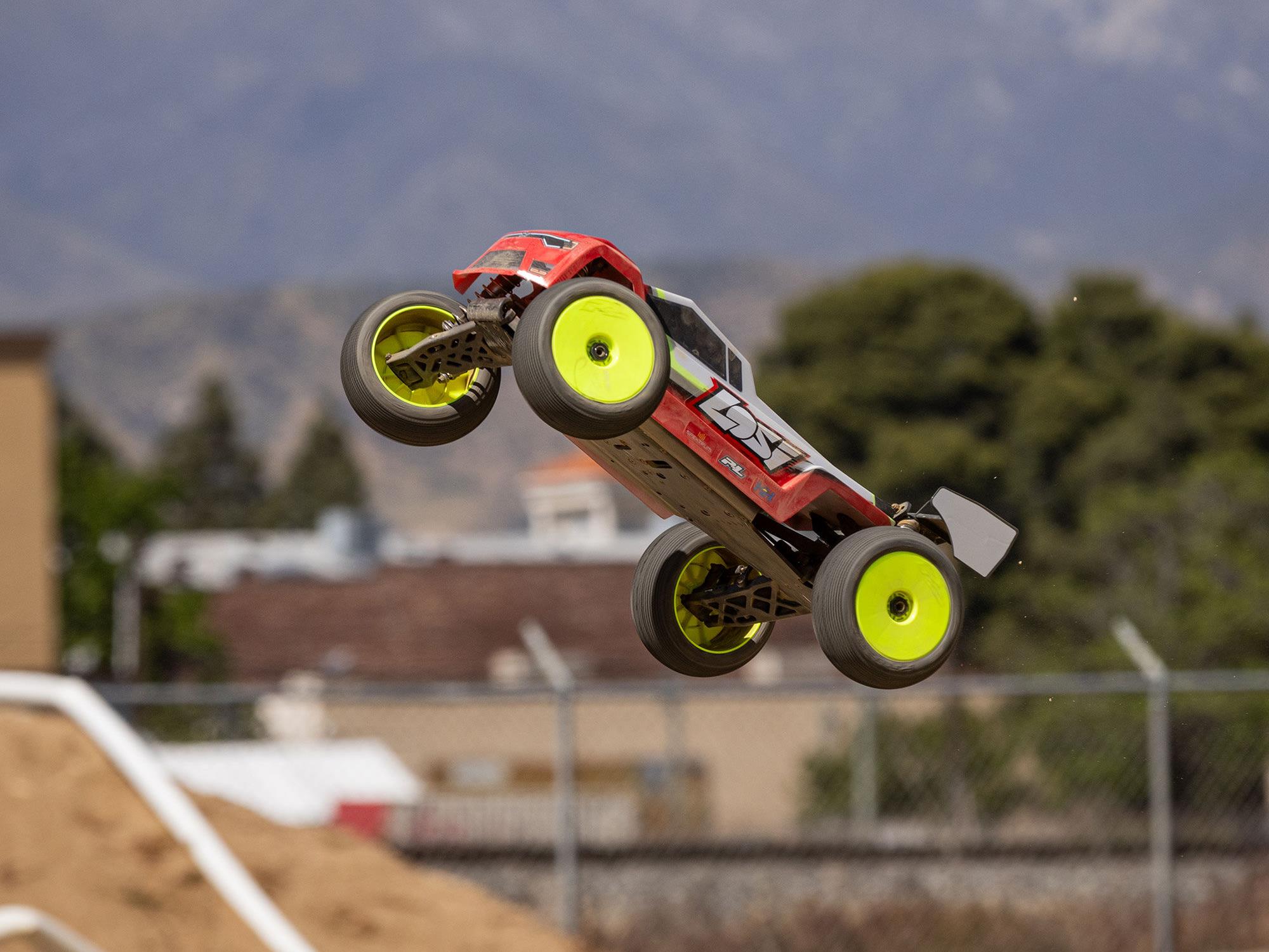Losi 1/8 8IGHT-XTE 4S 4X4 RTR Brushless Race Truggy, Clear - 26