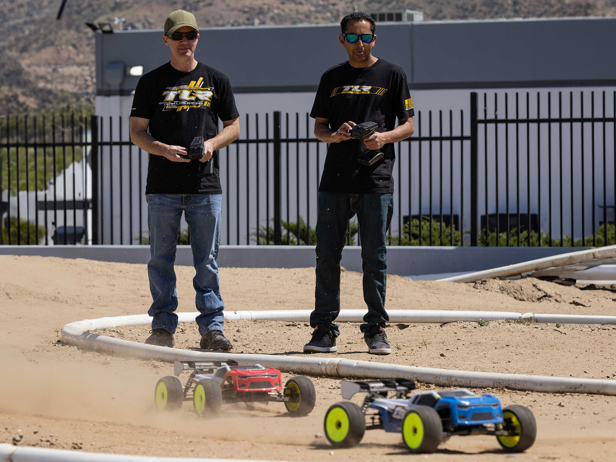 Losi 1/8 8IGHT-XTE 4S 4X4 RTR Brushless Race Truggy, Clear - 23