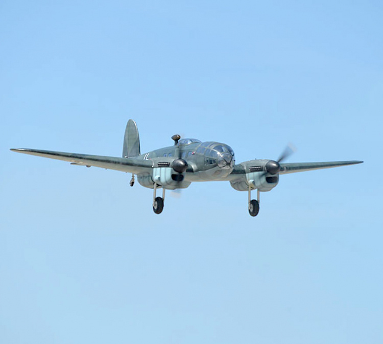 Black Horse Heinkel HE 111 20cc 2500mm spv. with electric landing gear - 6