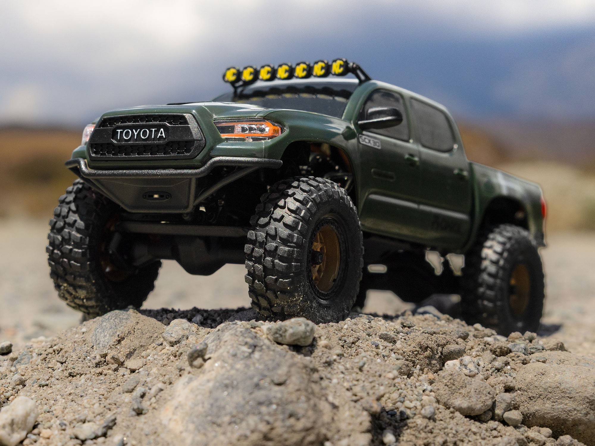 Axial 1/30 SCX30 Toyota Tacoma TRD Pro Overland Edition 4X4 RTR Brushed Rock Crawler, Grön - 28