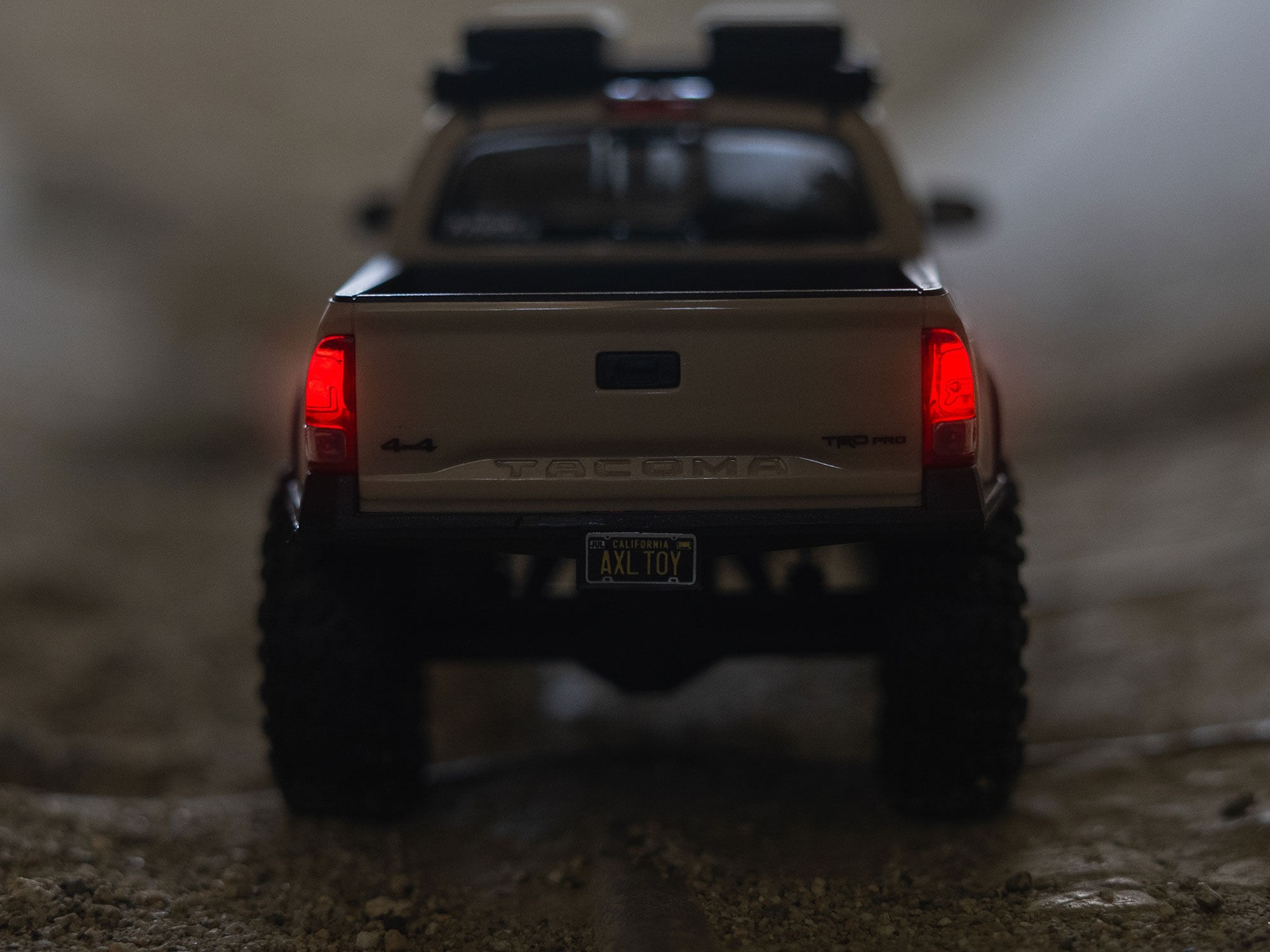 Axial 1/30 SCX30 Toyota Tacoma TRD Pro Overland Edition 4X4 RTR Brushed Rock Crawler, Tan - 27