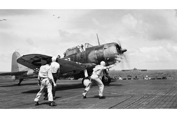 Revell 3869 SBD-5 Dauntless Navyfighter 1:48
