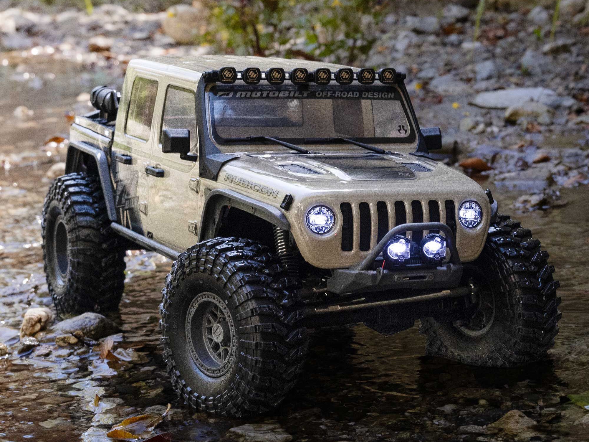 Axial AXI-2443T1 1/10 SCX10 III Motobilt Waypoint Jeep JT Gladiator 4X4 RTR Brushed Rock Crawler, Tan - 28
