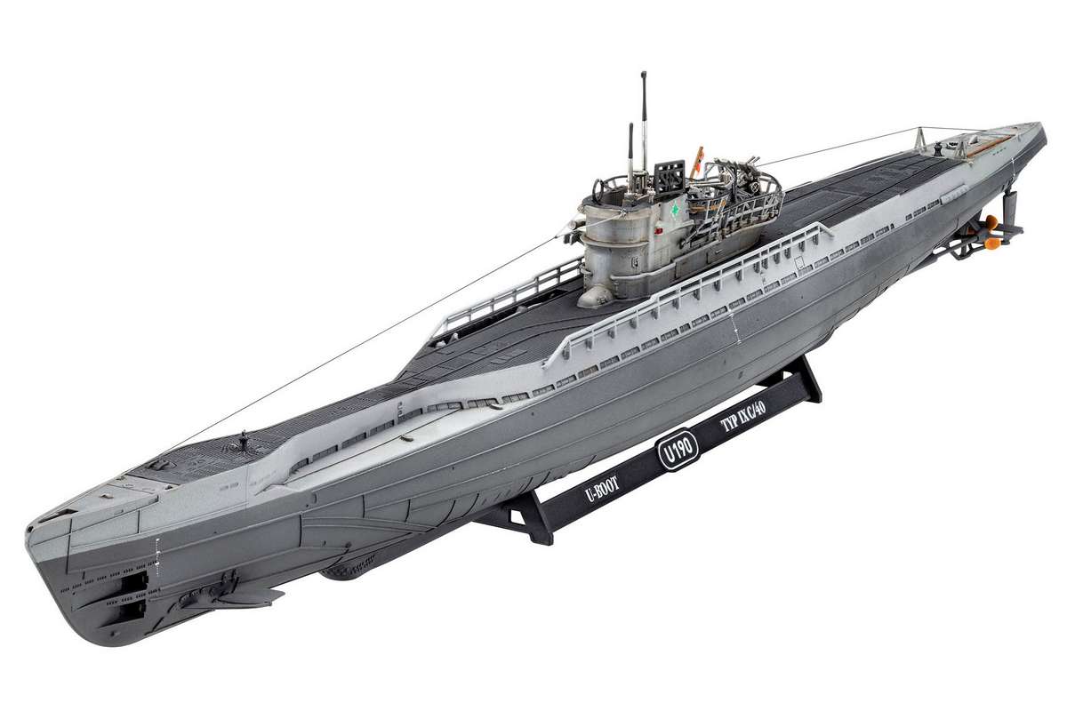 Revell 5167 German Submarine Type IX C/40 (U190) 1:144