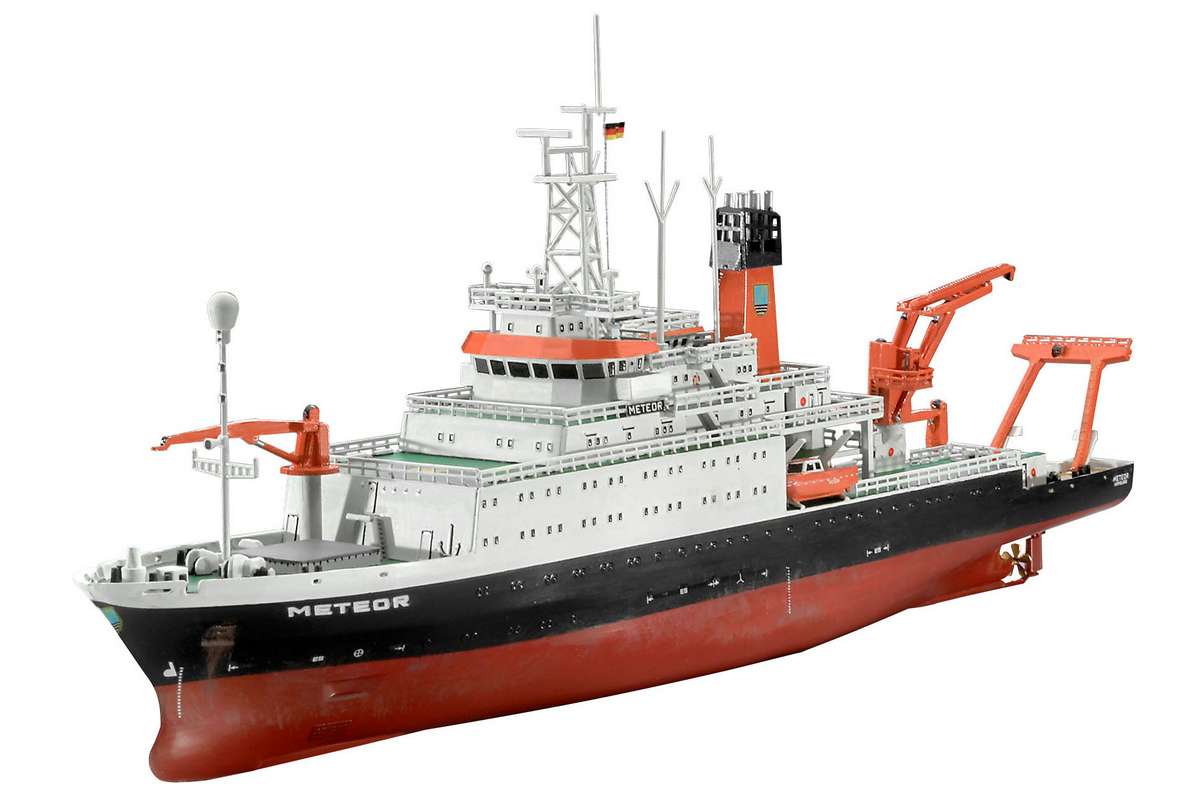 Revell 5218 German Research Vessel Meteor
