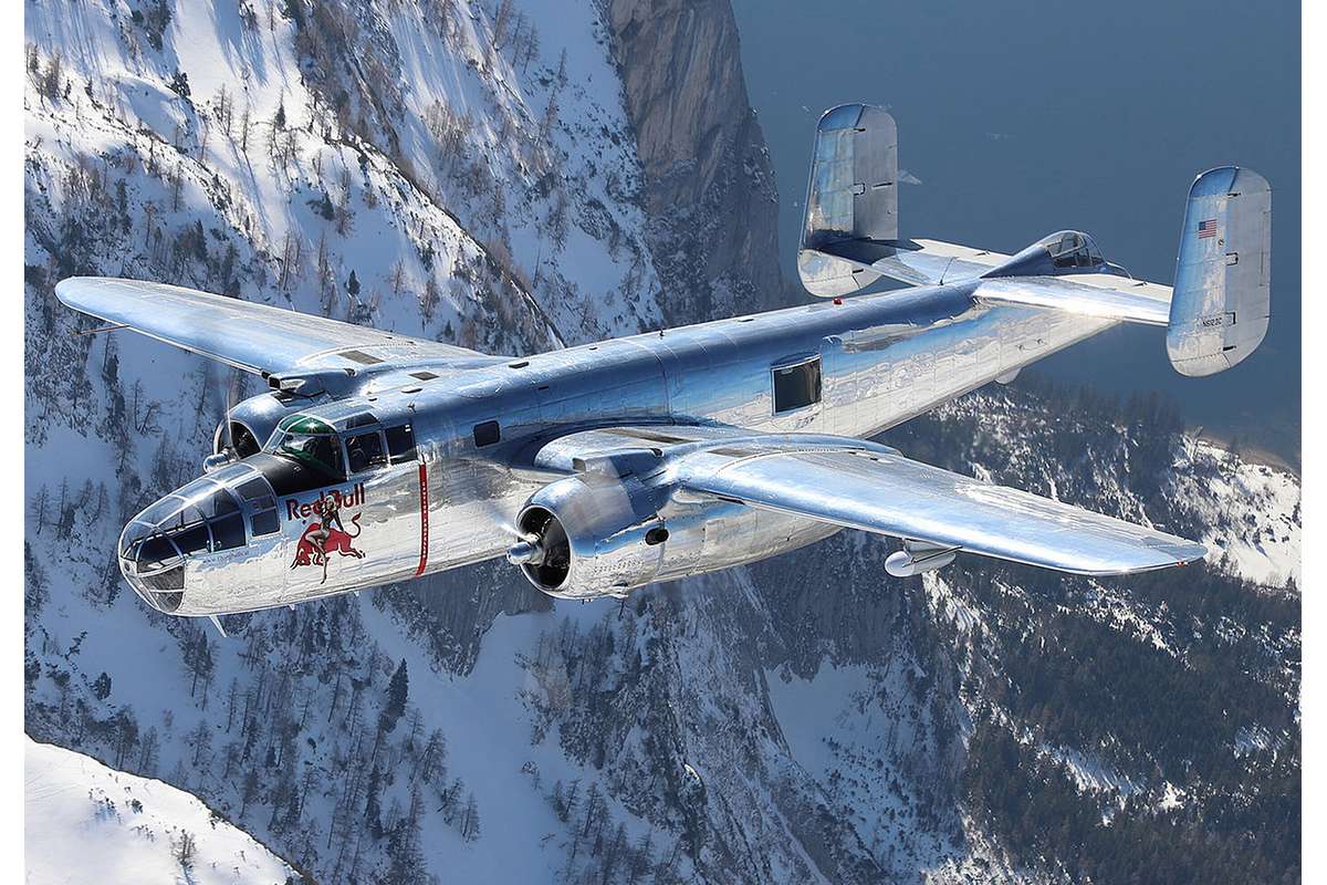 Revell 5643 Gift Set B-25J Mitchell: Flying Bulls 25th Anniv.