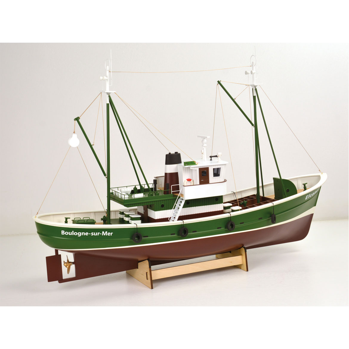 ROBBE ELCANO II FISHING CUTTER 1:25 - 4