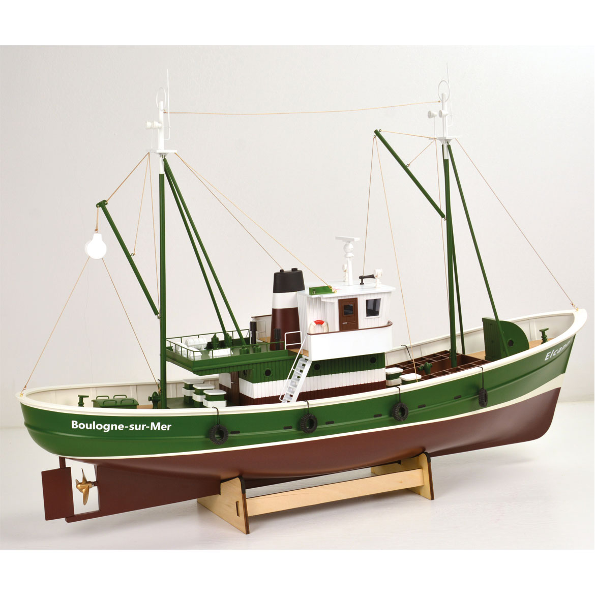 ROBBE ELCANO II FISHING CUTTER 1:25 - 6