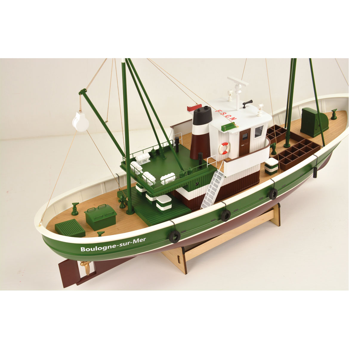 ROBBE ELCANO II FISHING CUTTER 1:25 - 2