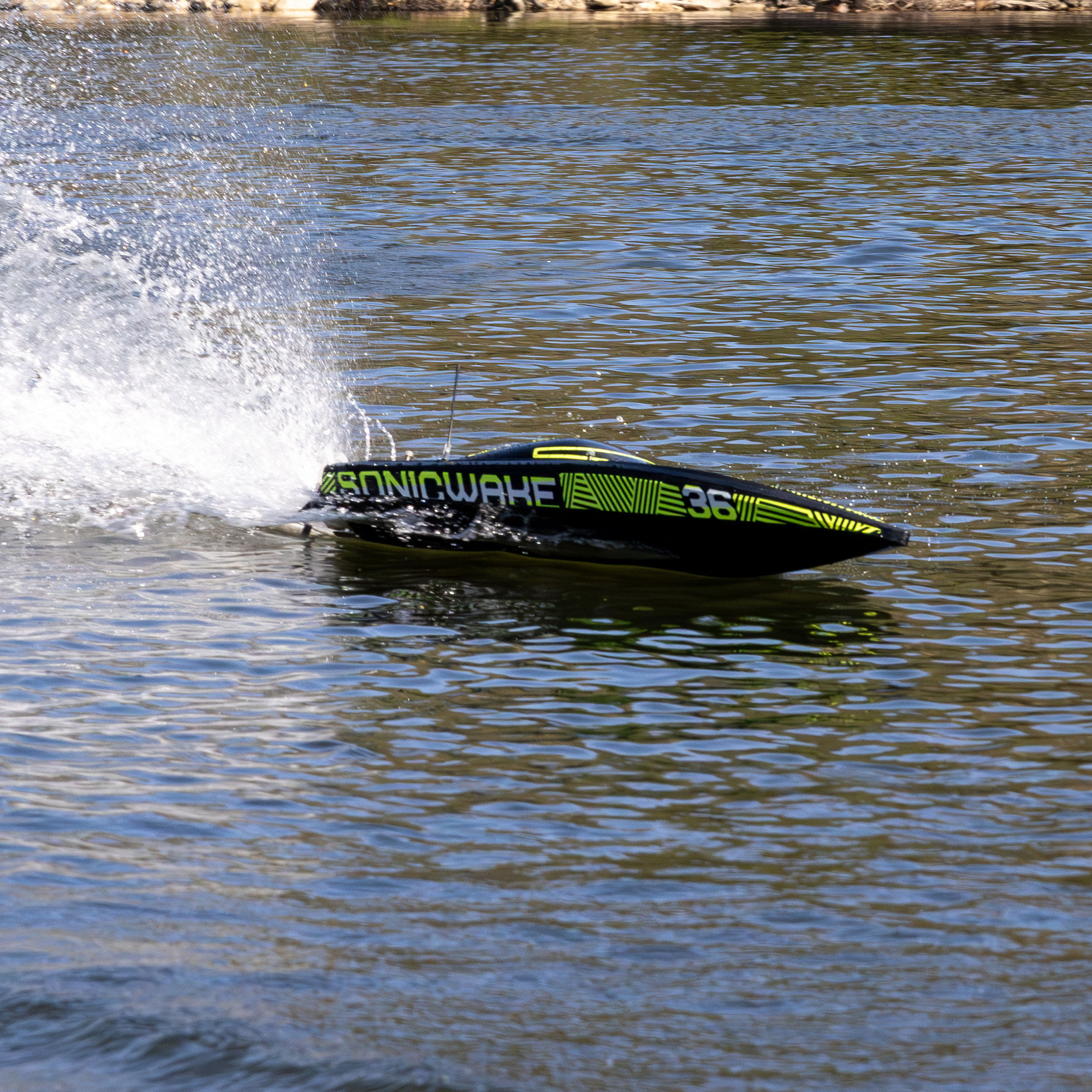 Pro Boat Sonicwake 36" V3 Self-Righting V-Hull Boat RTR, Black - 3