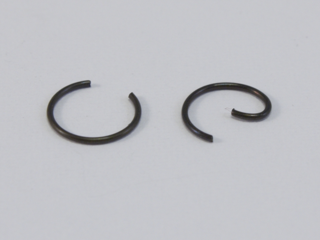 Wrist pin retainer